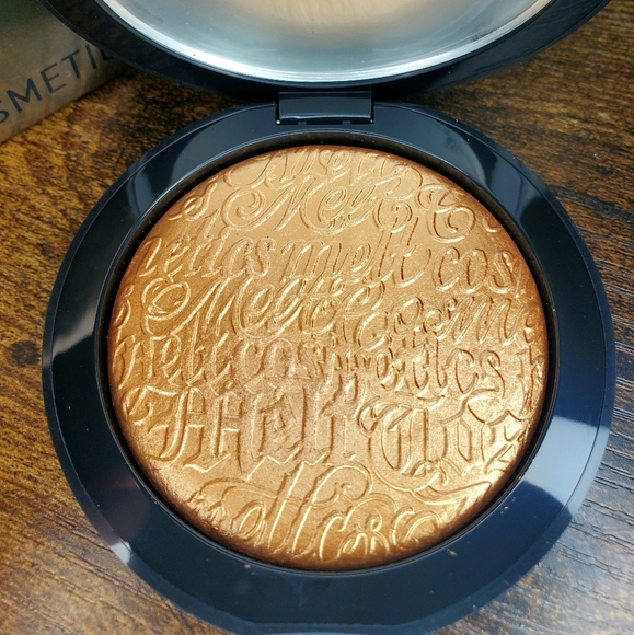 MELT cosmetics- digital dust highlight/bronzer (Nova) - Picture 9 of 11